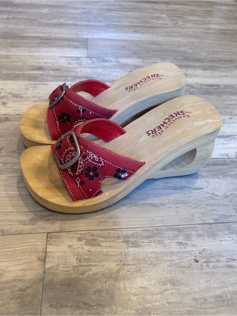 Skechers Y2K Somethin’ Else Red Bandana Buckle Wood-Effect Wedge Clogs